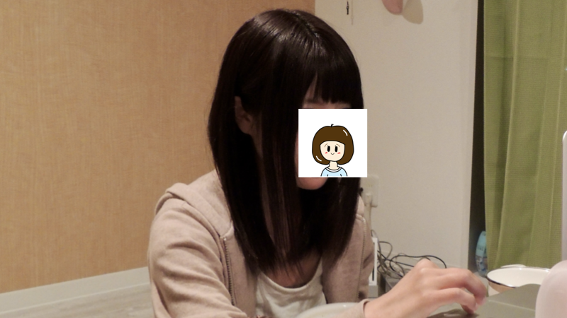 パソコンを打つ愛妻